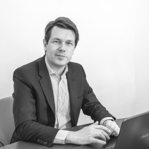 guillaume-evrard_portrait_nb-500x500-rt guillaume-evrard_portrait_nb-500x500-rt